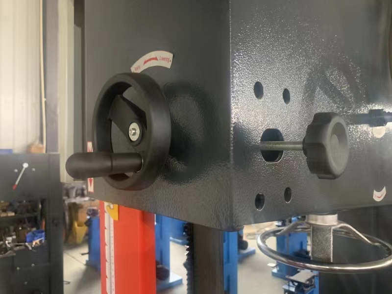 Ленточная пила по дереву вертикальная MJ397