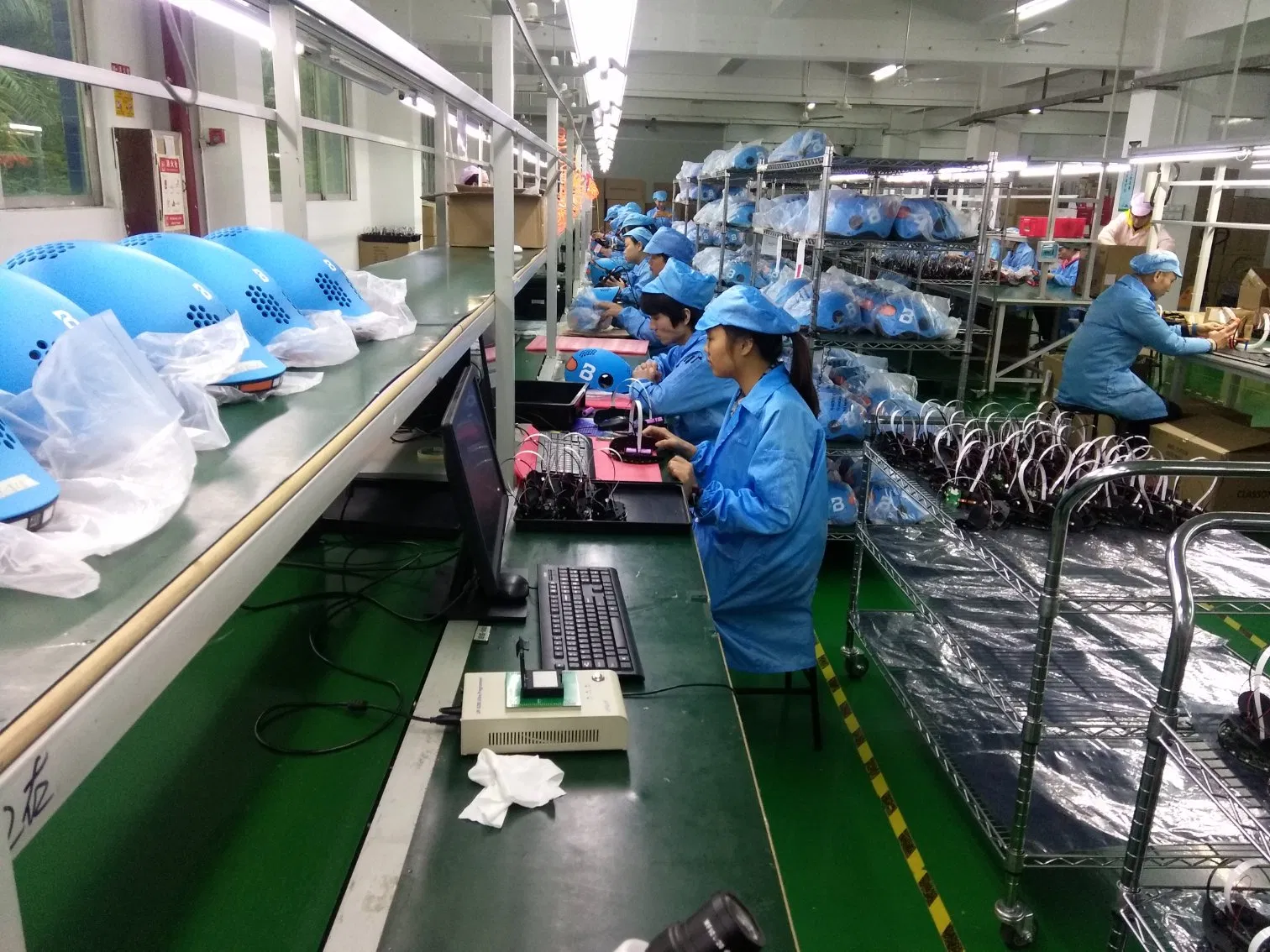 15.6 Inch Self Service Terminal Barcode Scanner Touch Screen Payment Kiosk for Hospital Bank