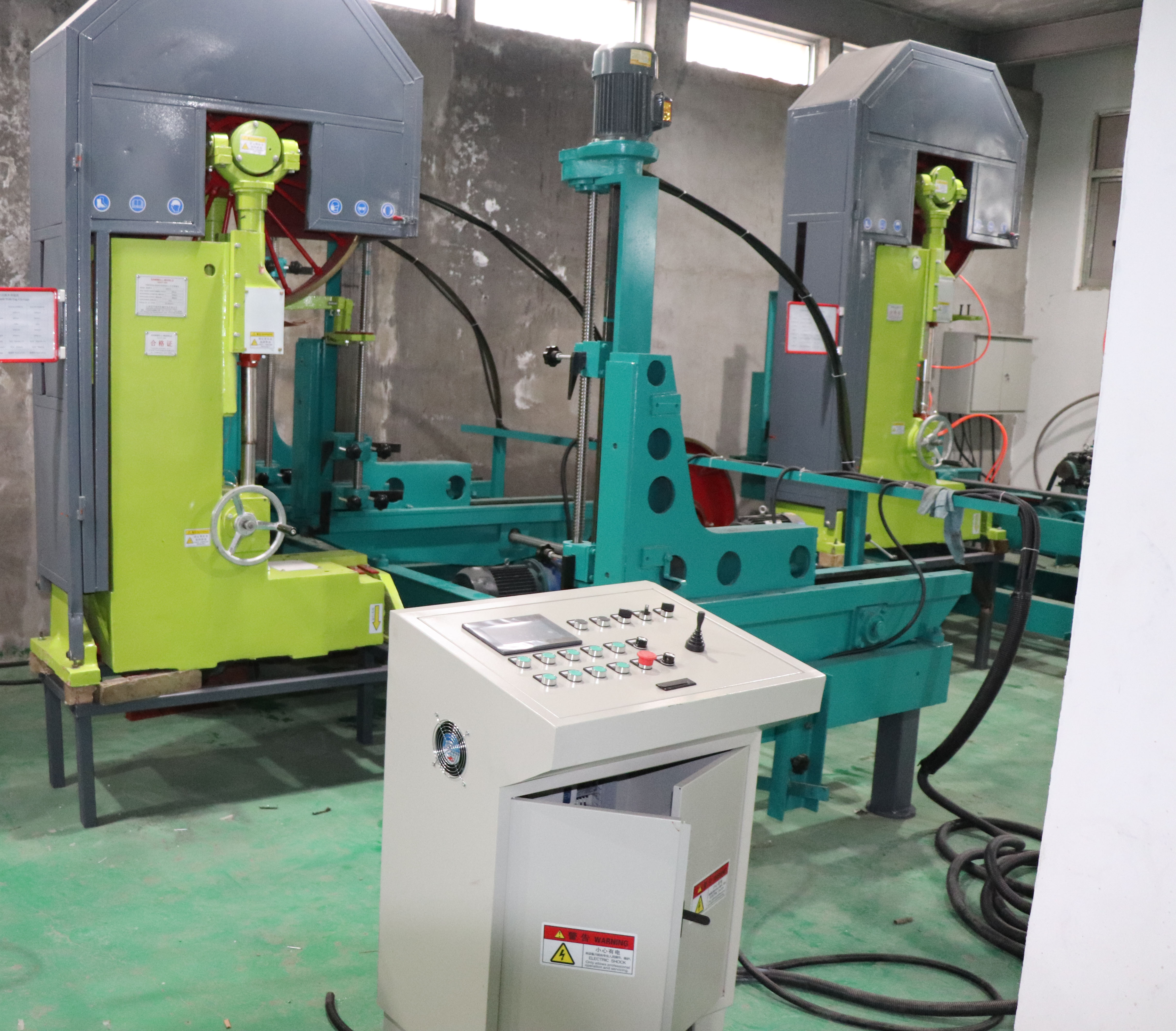 Станок ленточнопильный вертикальный по дереву с кареткой