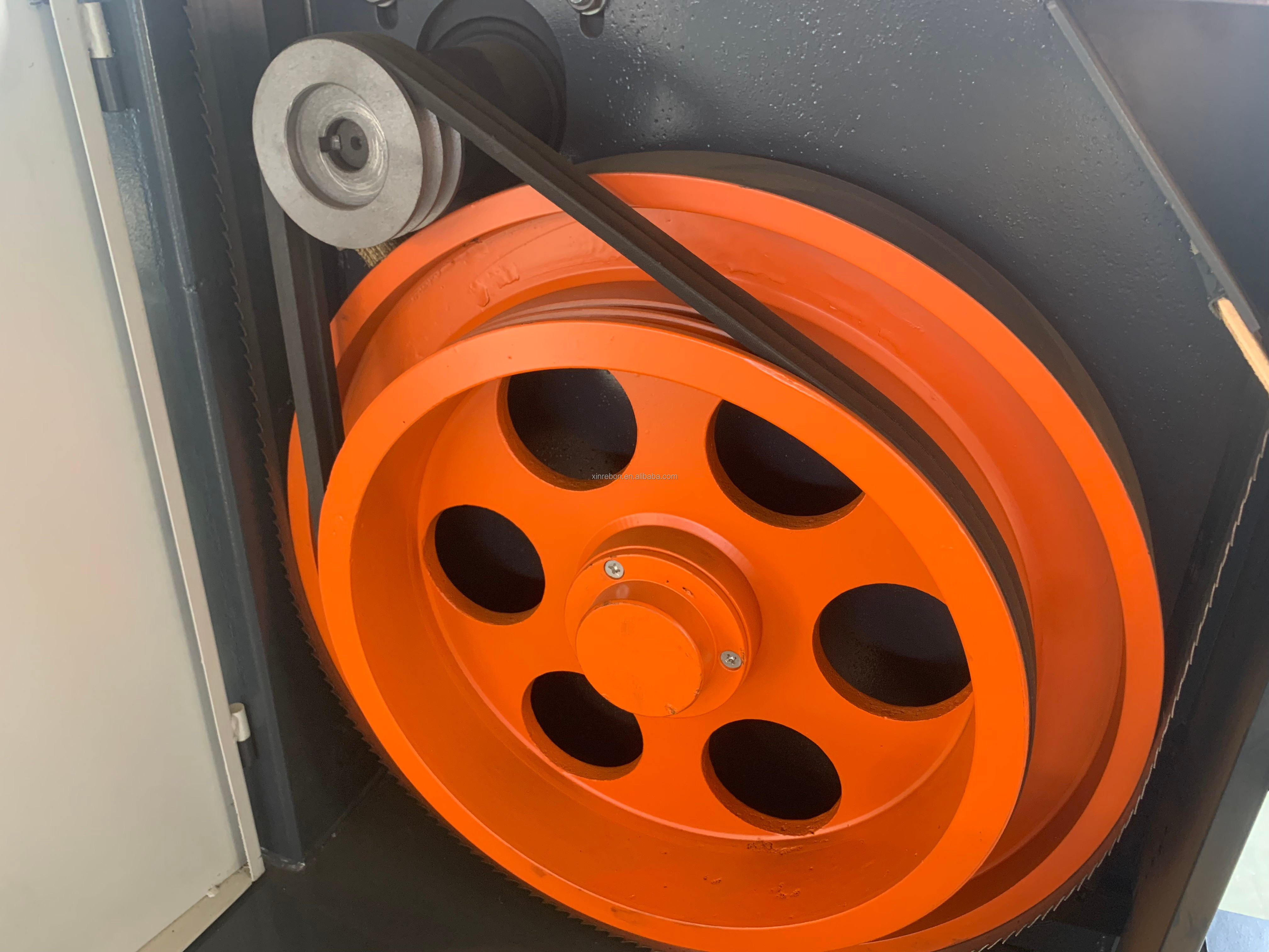 Станок ленточнопильный вертикальный по дереву 398 мм