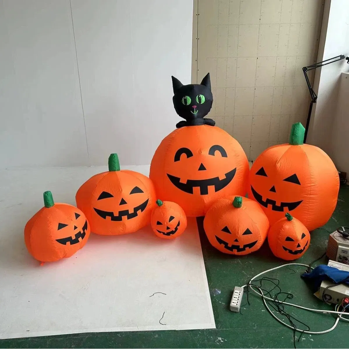 Boyi Halloween Inflatable Black Cat with Pumpkin LED Blow up Decoration for Halloween