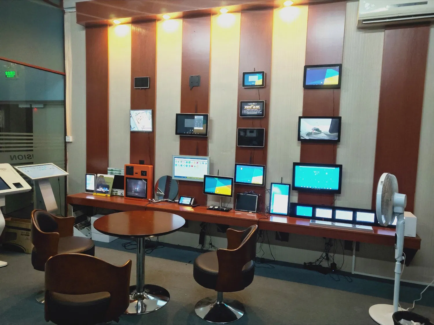 Рекламный LCD-плеер для лифтов 21.5/24/32 дюйма