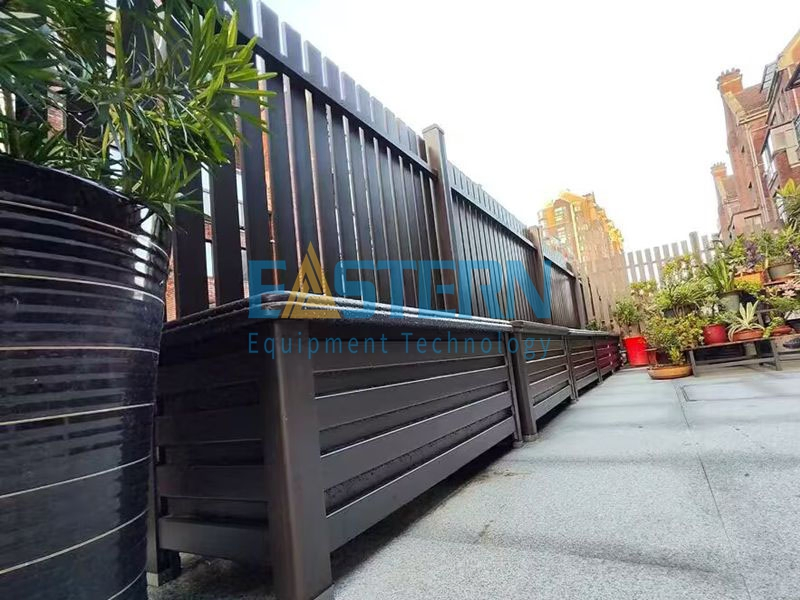 Металлическая подвесная клумба для балкона