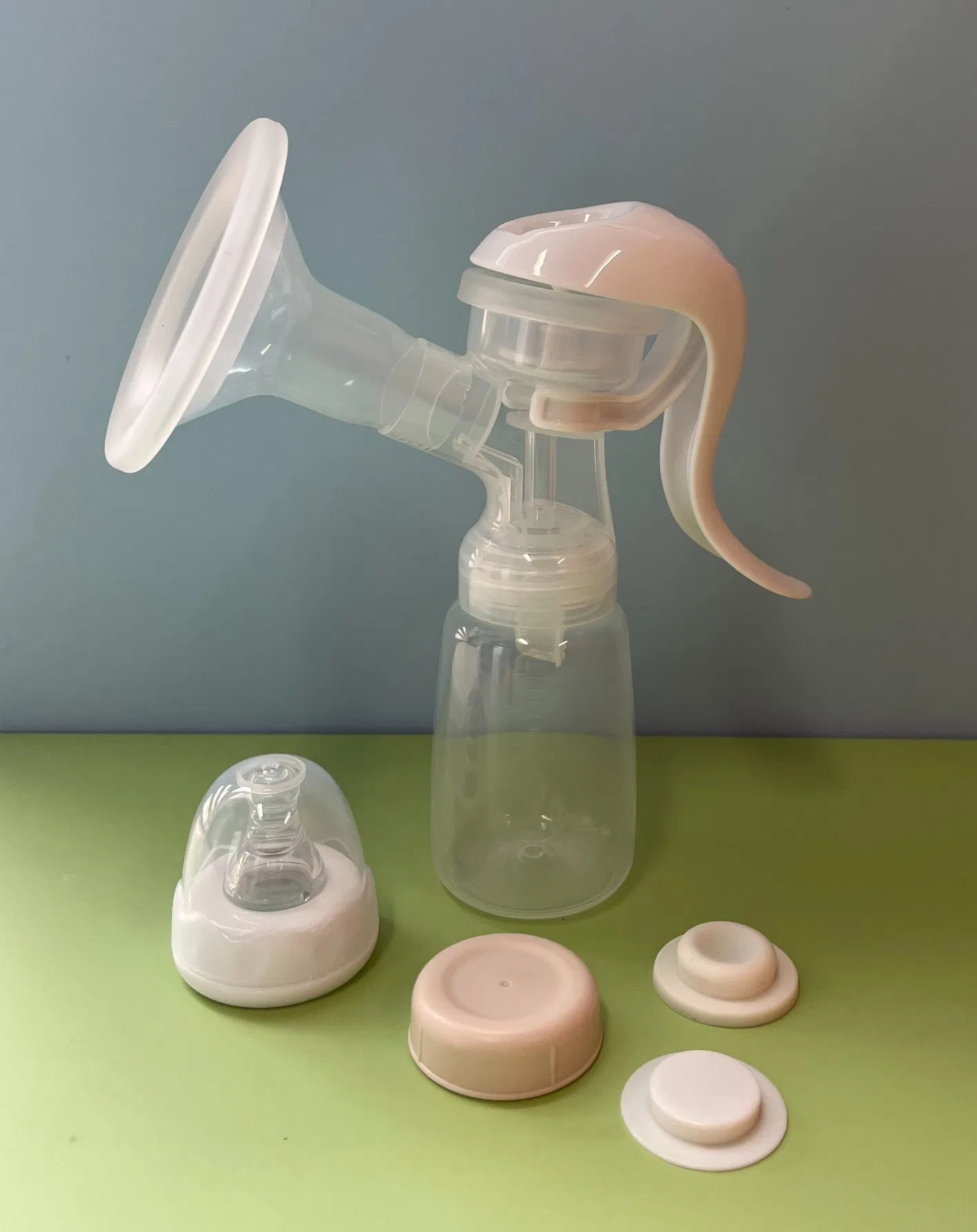 New Design Standard Neck High-Grade Manual Breast Pump with Storage Bottle