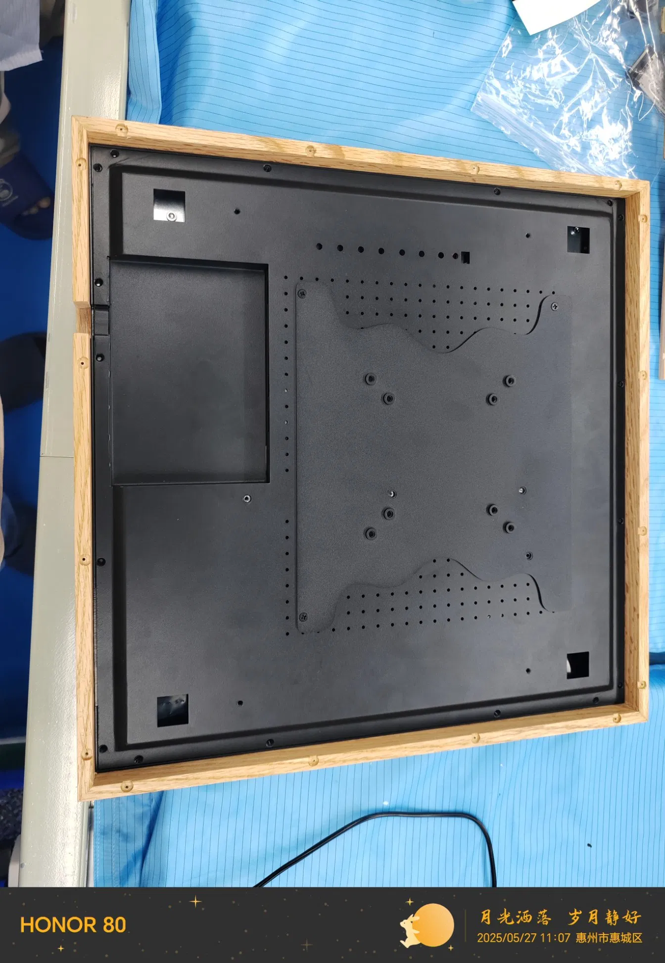 Customise 19.2 Inch 1900*1900 Square Photo Digital Picture Frame with Android System for Digital Art Show and Home Decoration