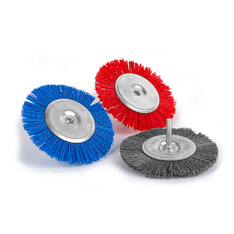 Абразивная щетка для удаления ржавчины и подготовки поверхностей