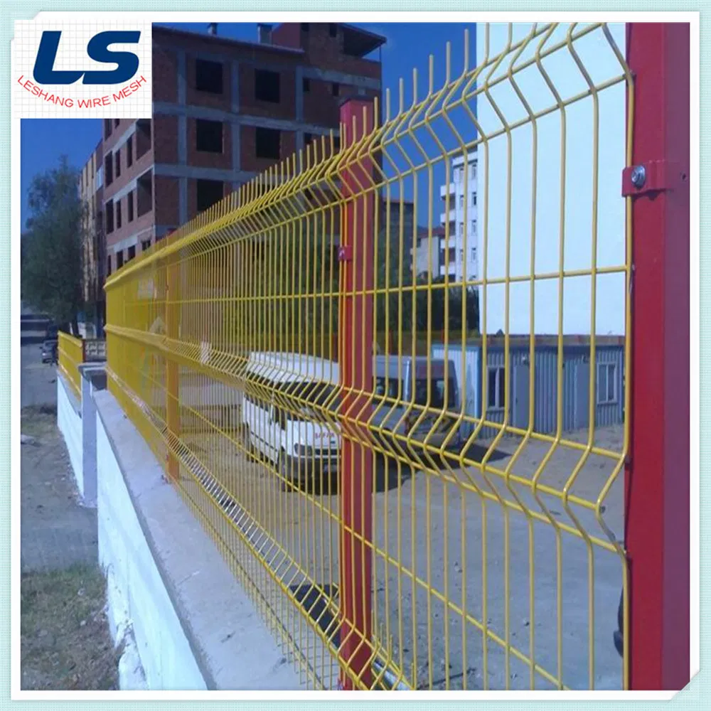 White Triangular Wire Mesh Fence 50X200mm