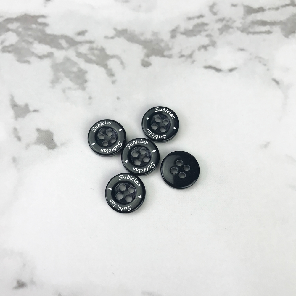 Пуговицы пластиковые для одежды 4 отверстия