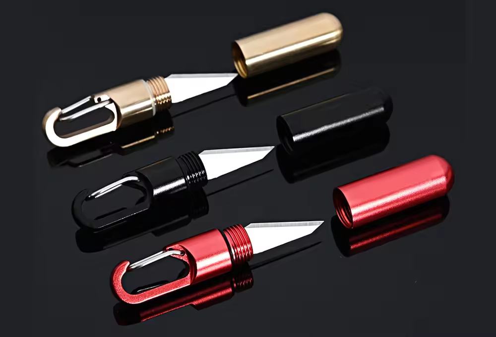 Многофункциональный брелок EDC с ножом и инструментами