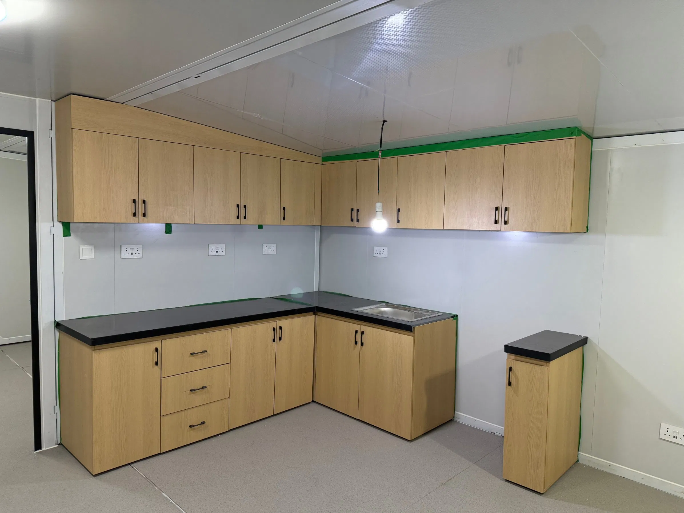 30FT Mobile Modern Portable Prefab Home Expandable Container House with Bathroom Kitchen