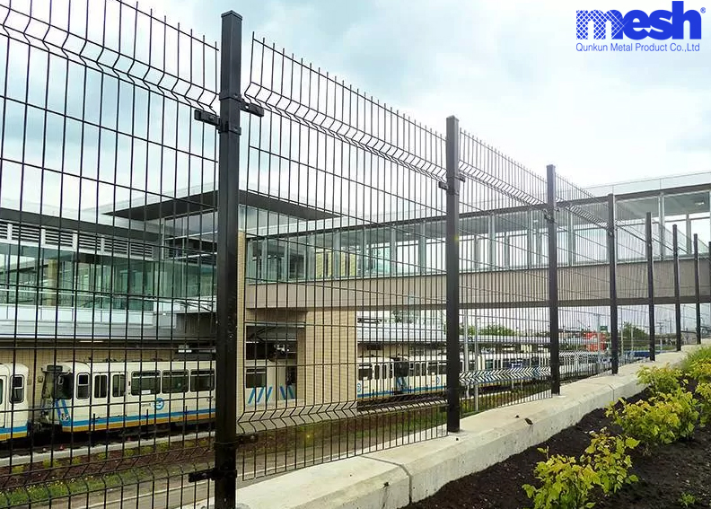 Color Painted Triangle Bending 3D Galvanized Welded Wire Mesh Fence Panels Home Outdoor 3D Curved Garden Fence for Fence Panel