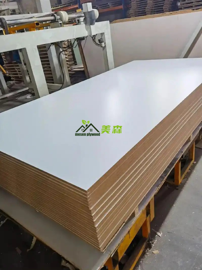 Melamine Faced/ Plain/Wood Veneer/ Color Timber Board MDF for Furniture and Decoration Building Construction Material