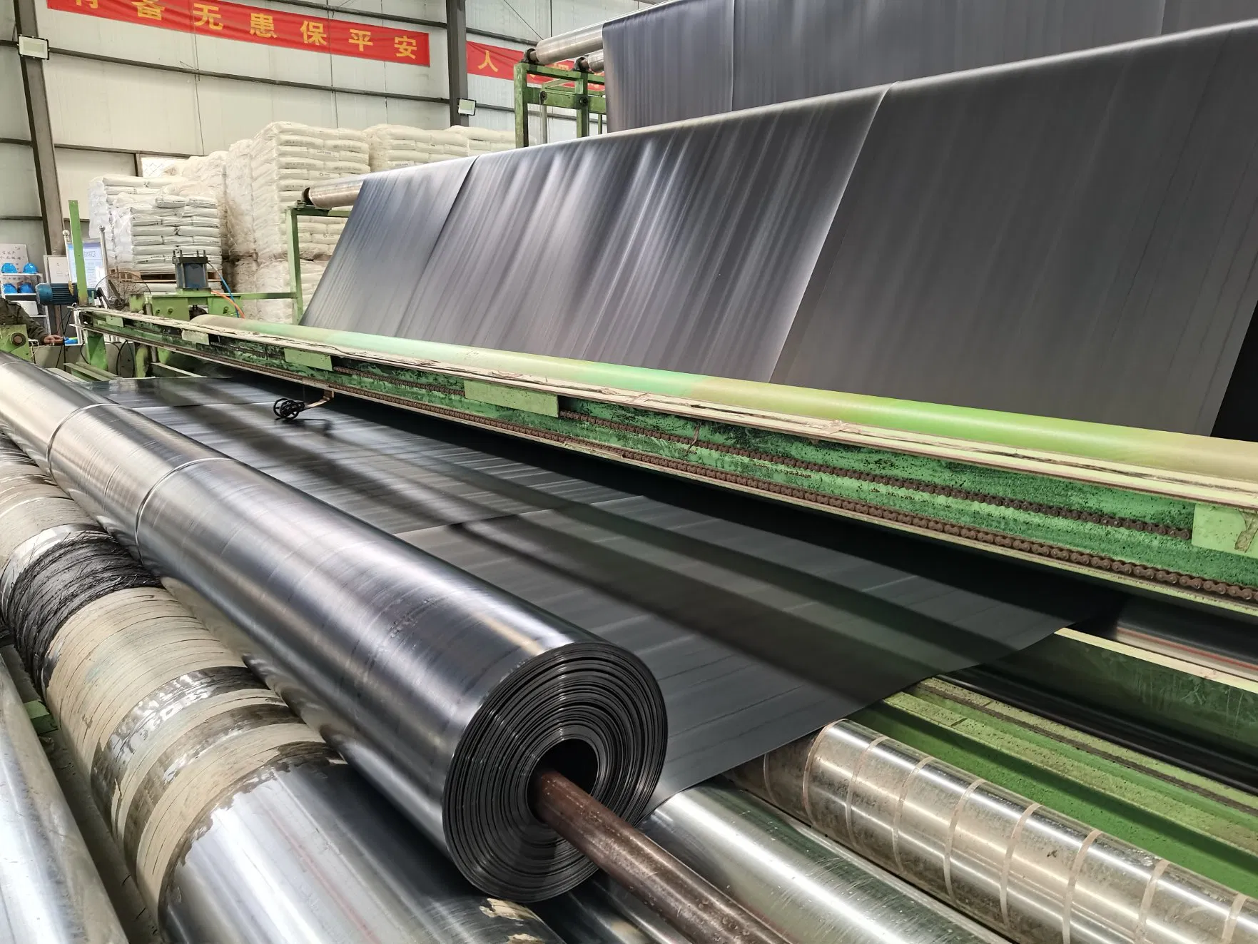 Jinghe Waterproof Membrane HDPE Engineering Material Puncture Impact Tear Resistance Black Smooth Surface for Transportation Hydraulic Geotechnical