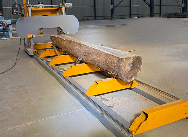 Ленточная пила по дереву горизонтальная