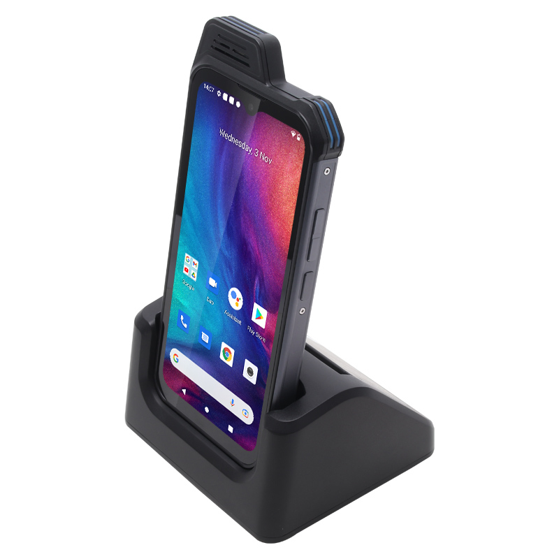 Защищенный смартфон Uniwa W888 IP68 с быстрой зарядкой