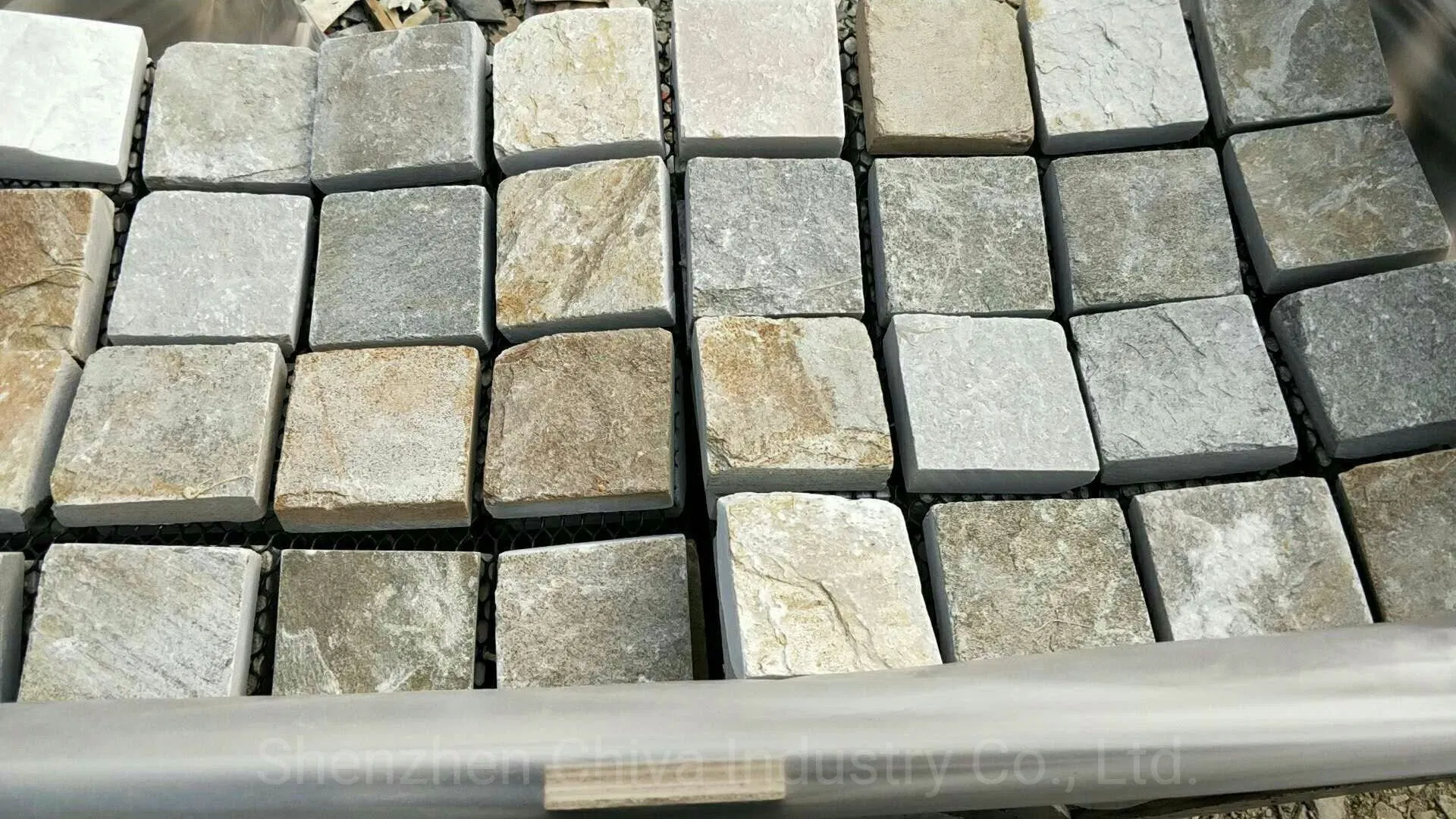 Outdoor/Alfresco Landscaping Paving Stone Natural Quartz/Quartzite Brick Pavers Cobblestone on/with/Mesh