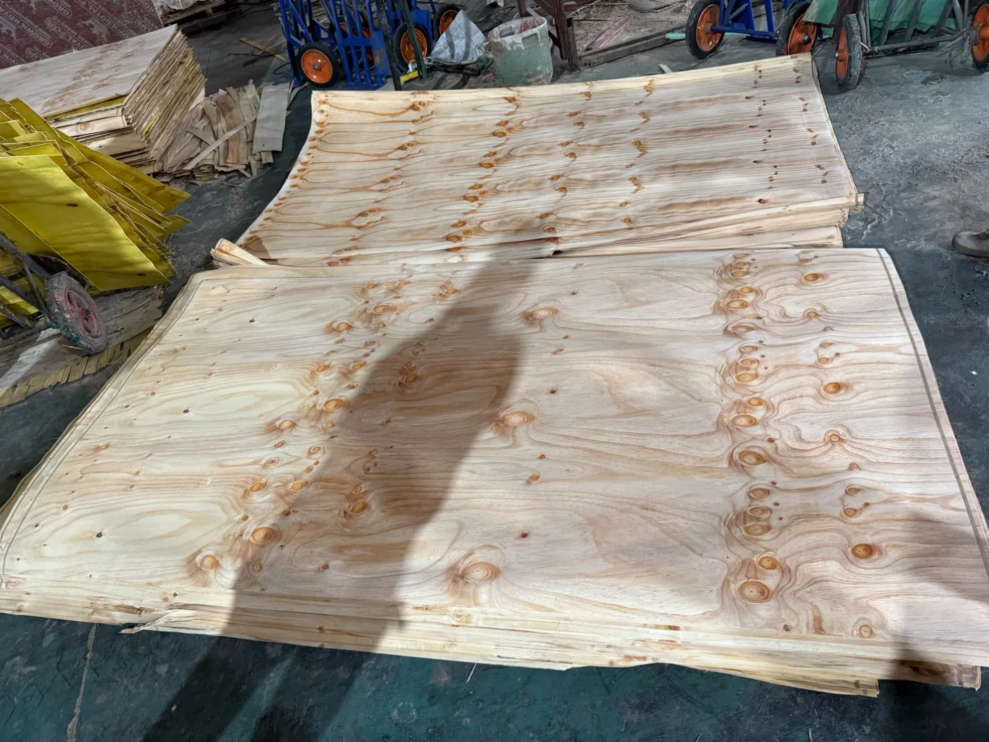 Versatile Log and Veneer Solutions for Home and Office Dé Cor