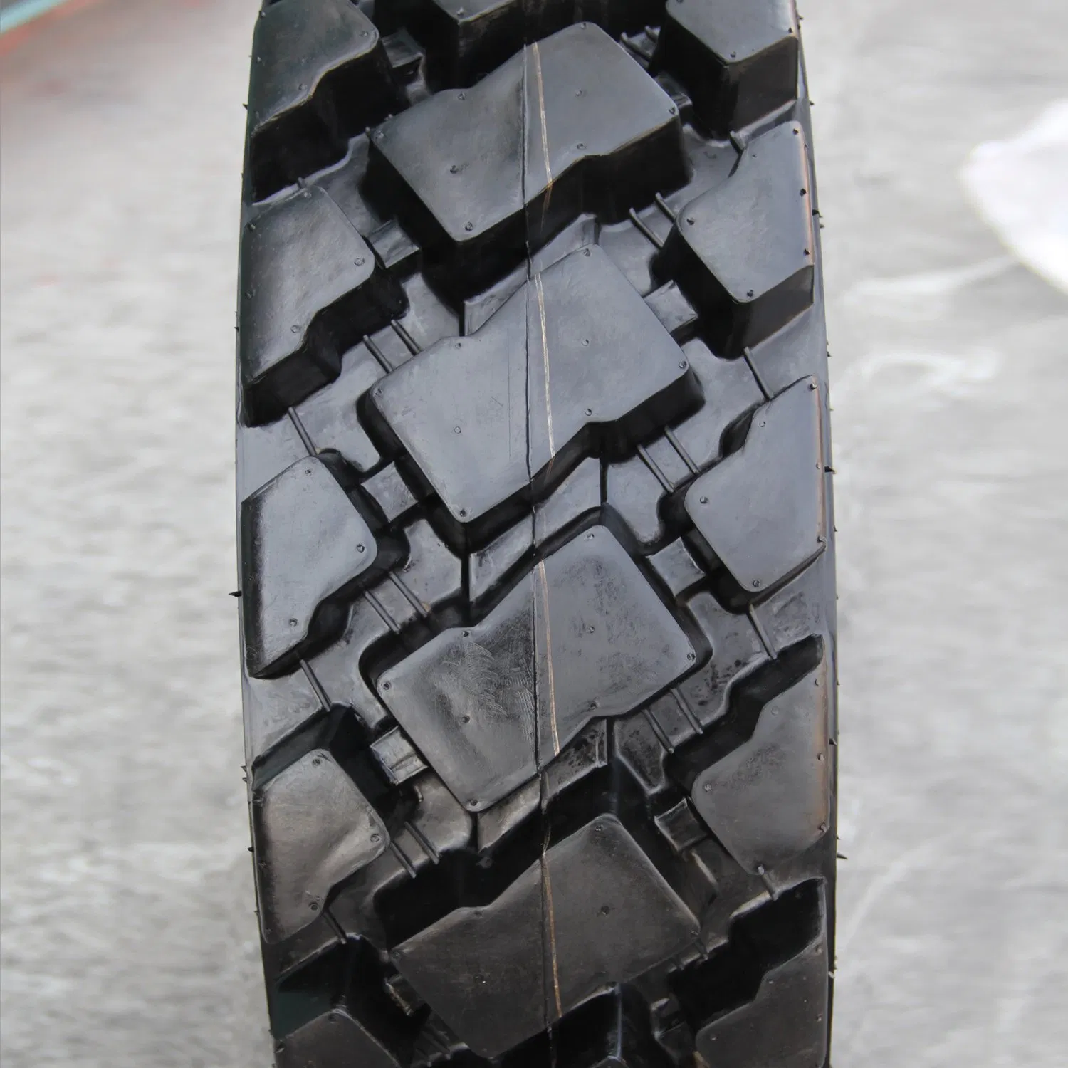 Шина для мини-погрузчика SKS-5 10-16.5 / 12-16.5