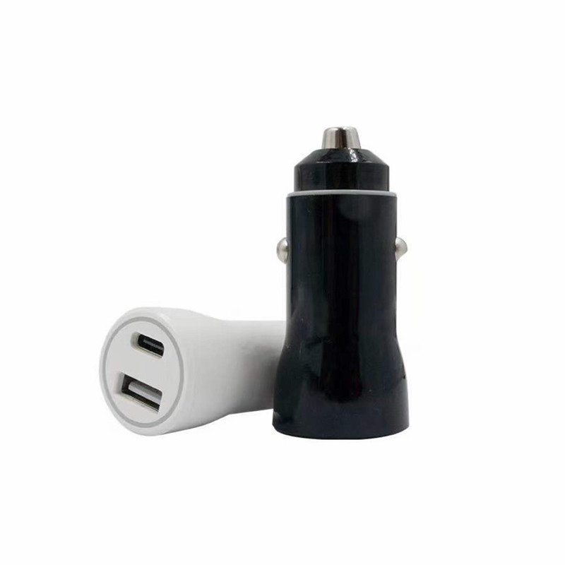 Автомобильное зарядное устройство USB A и Type-C 2.4A