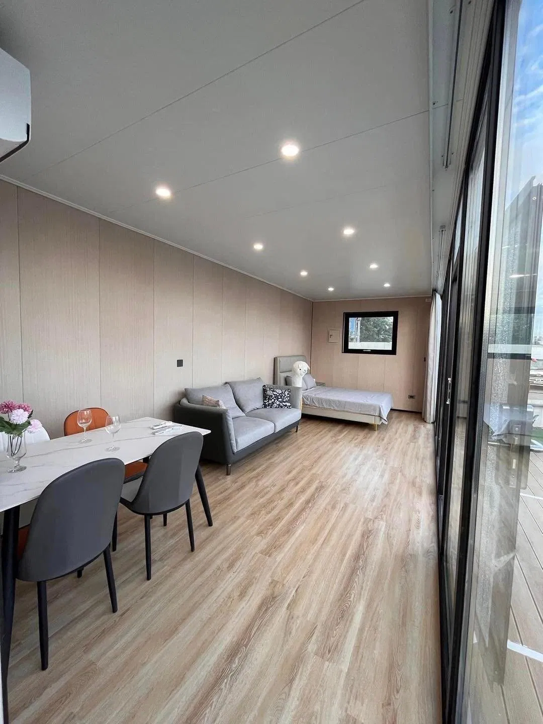 Prefabricated Apple Cabin Provides Good Service, Comfort, and a Beautiful Living Space.