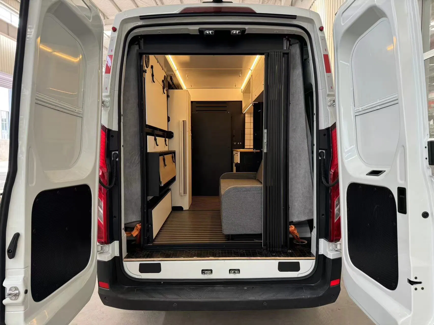 China Factory New Hot Sale Luxury Modular Campervan Caravan Aluminum Campervan Motorhome