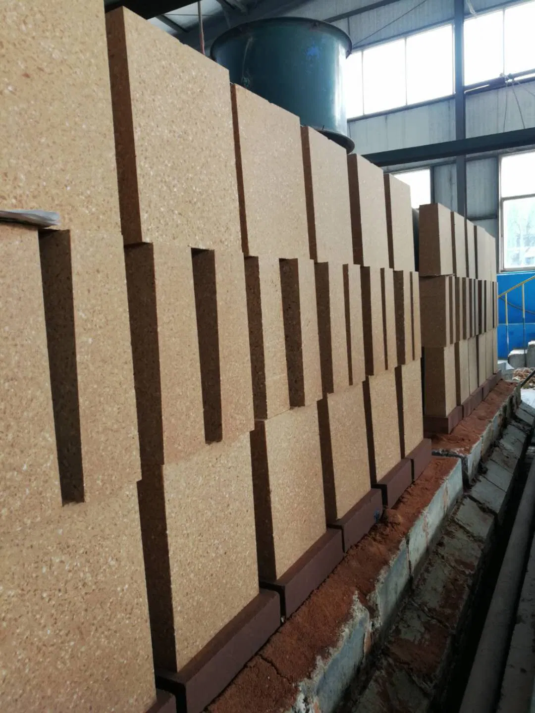 Огнеупорный кирпич магнезитовый MLJ85