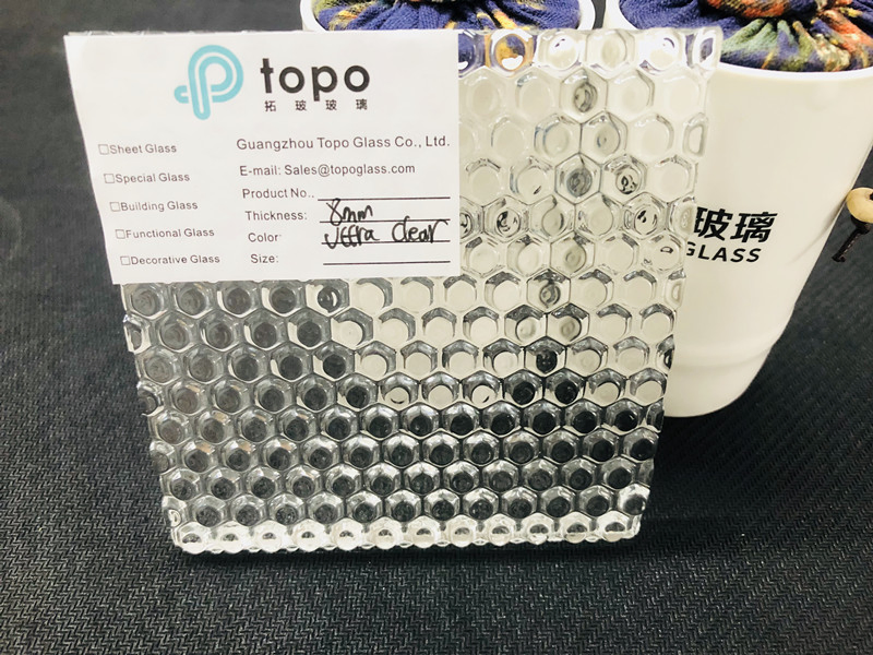 5mm 6mm 8mm Super Clear Low Iron New Design Figured Pattern Glass (UCP-TP)