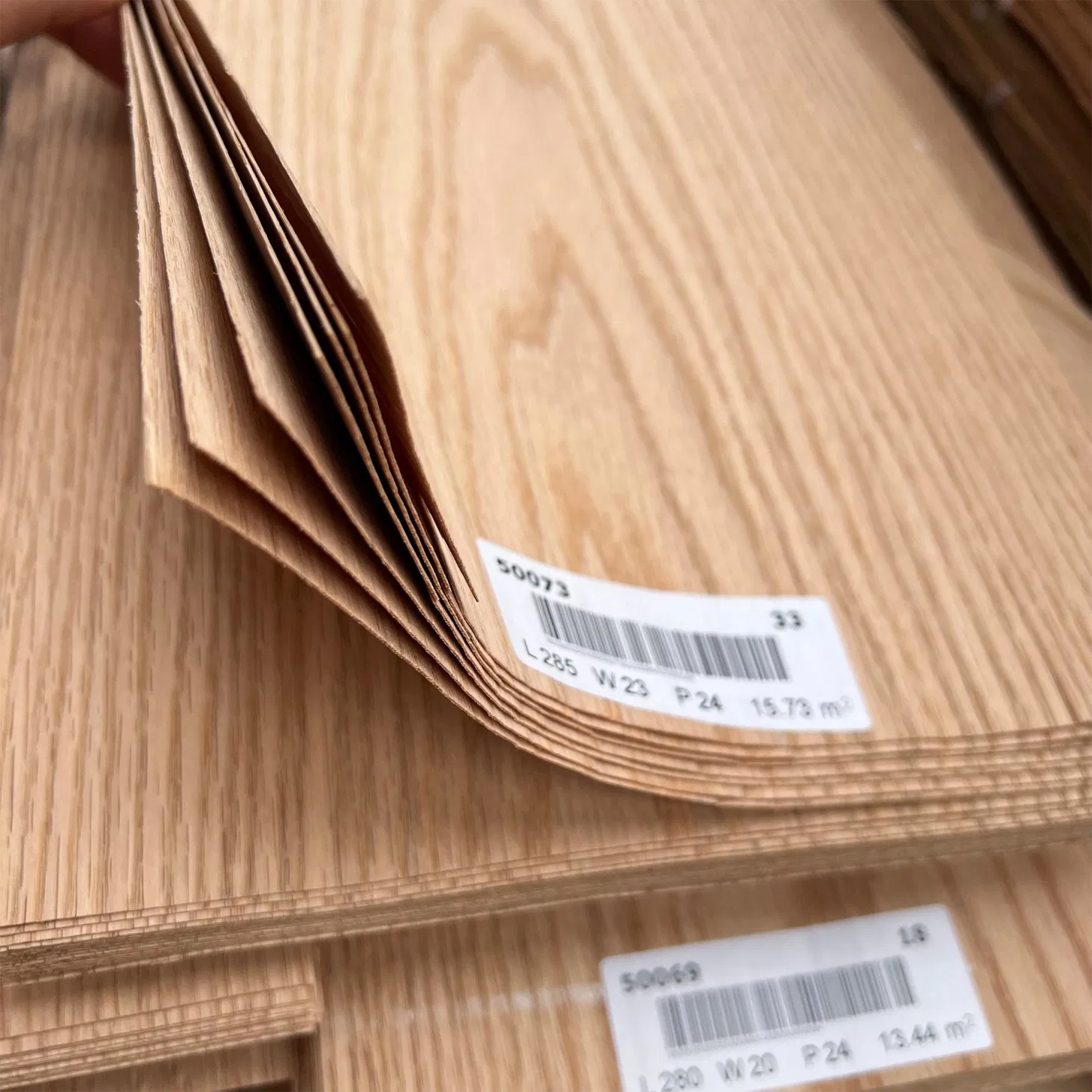 Premium White Oak Veneer for Luxury Crafting and Furniture