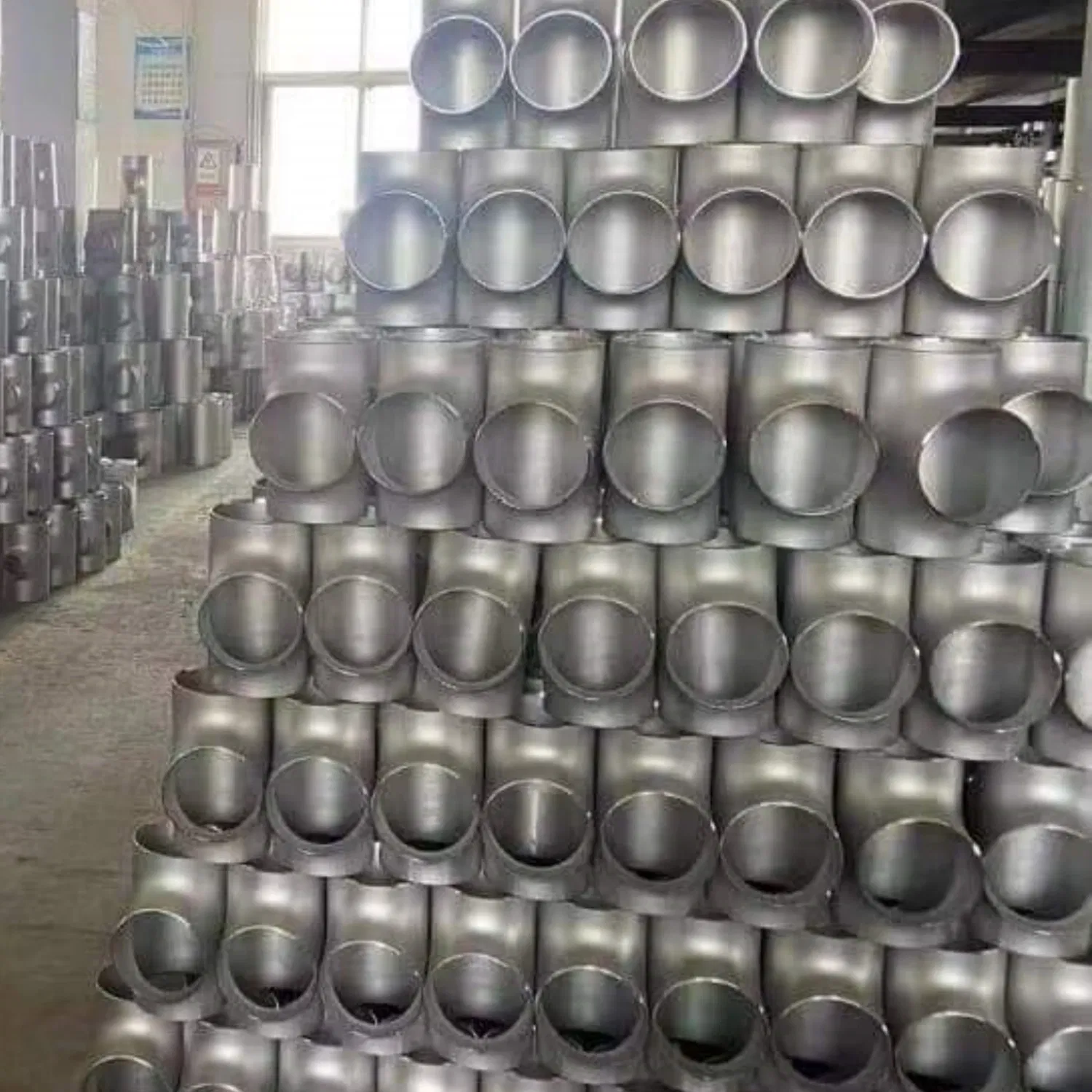 Factory Supply Alloy Carbon Stainless Steel Pipe Tee Flange Elbow Concentric Eccentric Reducer Equal Unequal Tee