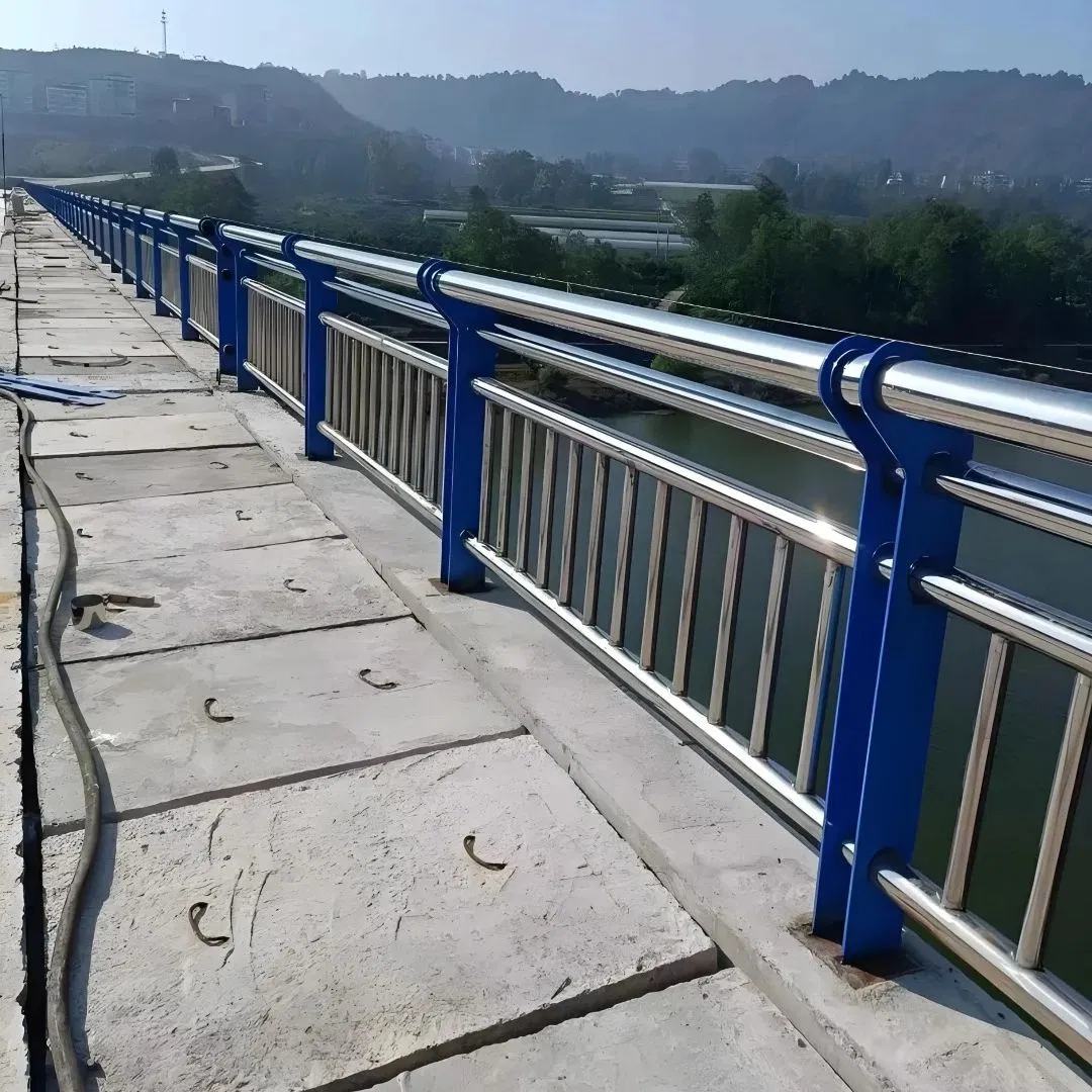Sturdy Metal Riverbank Bridge Guardrails, Road Safety Anti-Collision Barriers