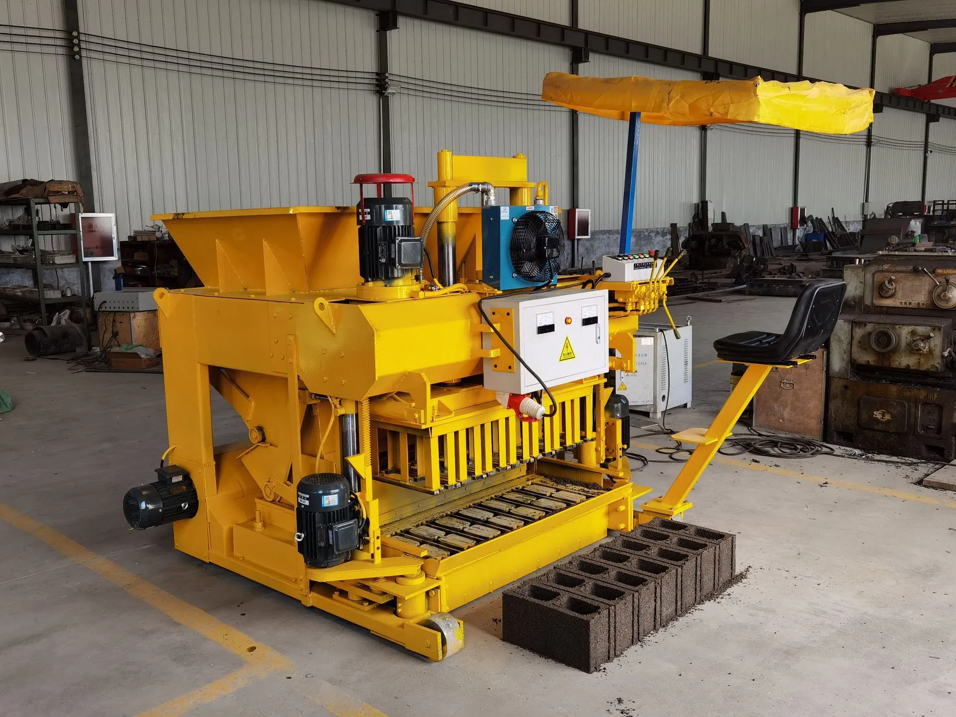 Qtj6-30 Mobile Concrete Block Forming Machine with Low Capacity