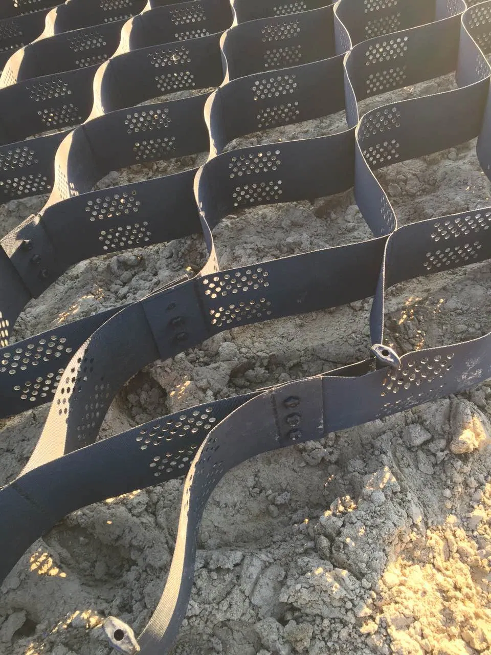 50mm China Factory Smooth Textured Perforated Plastic HDPE Geocell Price for Soil Reinforcementanti-Corrosion for Road/ Hill/ Slope