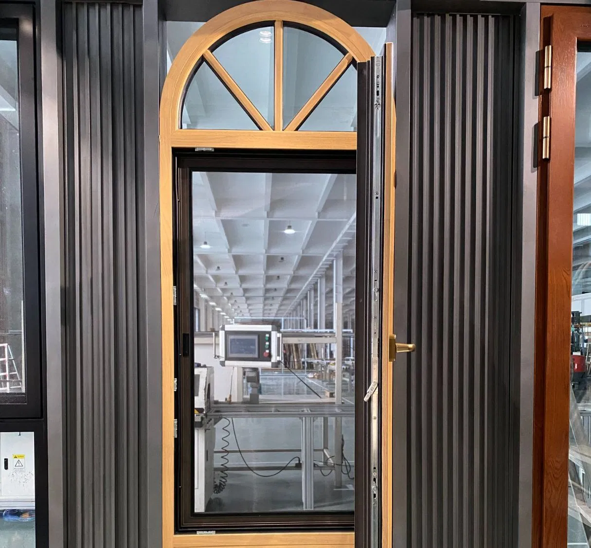 Solid Oak Wood Aluminum Aluminium Tilt Turn Inside Opening Casement Window with Grill Design Double Glazed for Office Hotel Home School