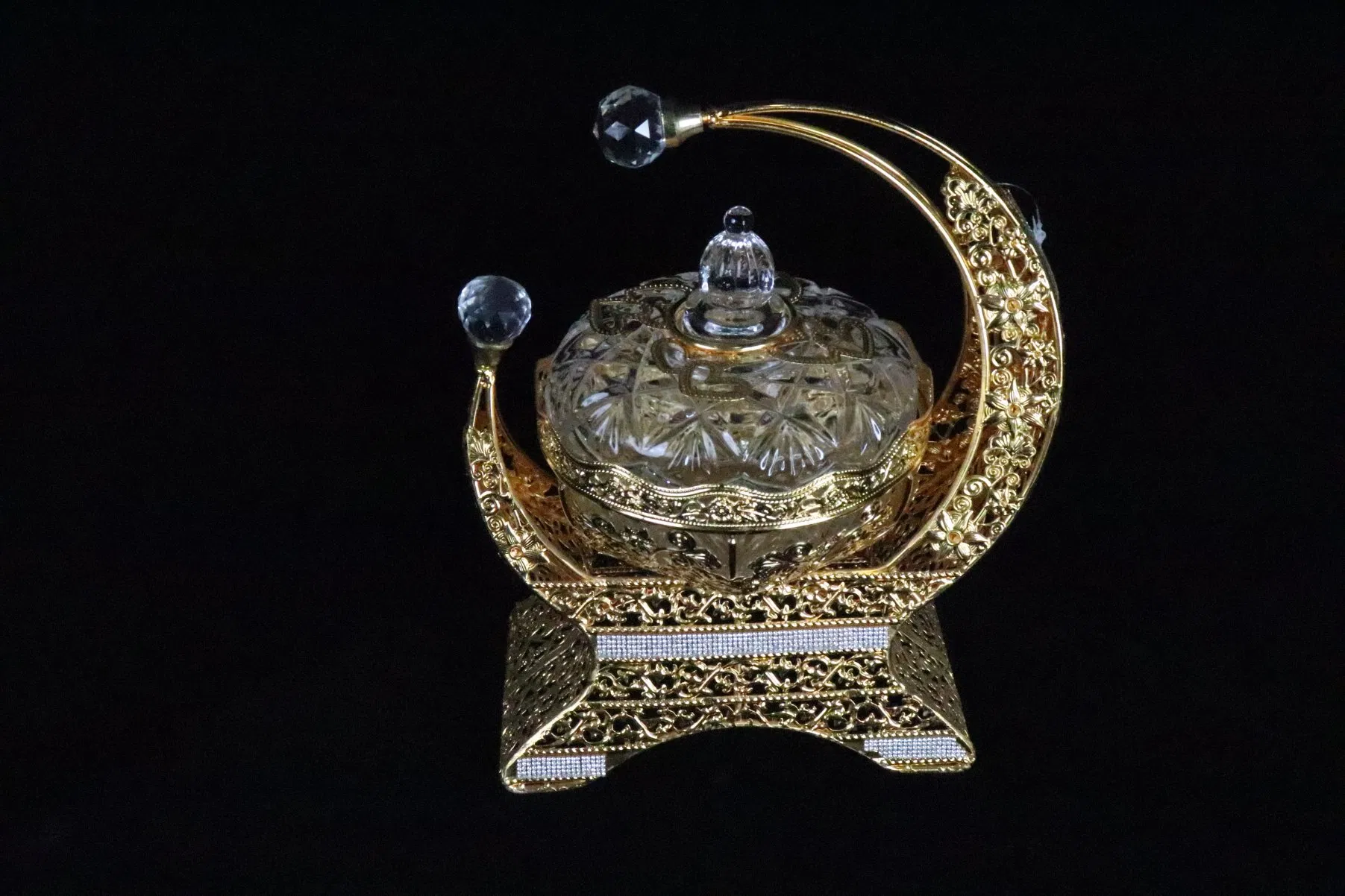 Wholesale Household Daily Ornaments, Gold-Plated Iron Art, Matched with Bowls, Glass Bowls