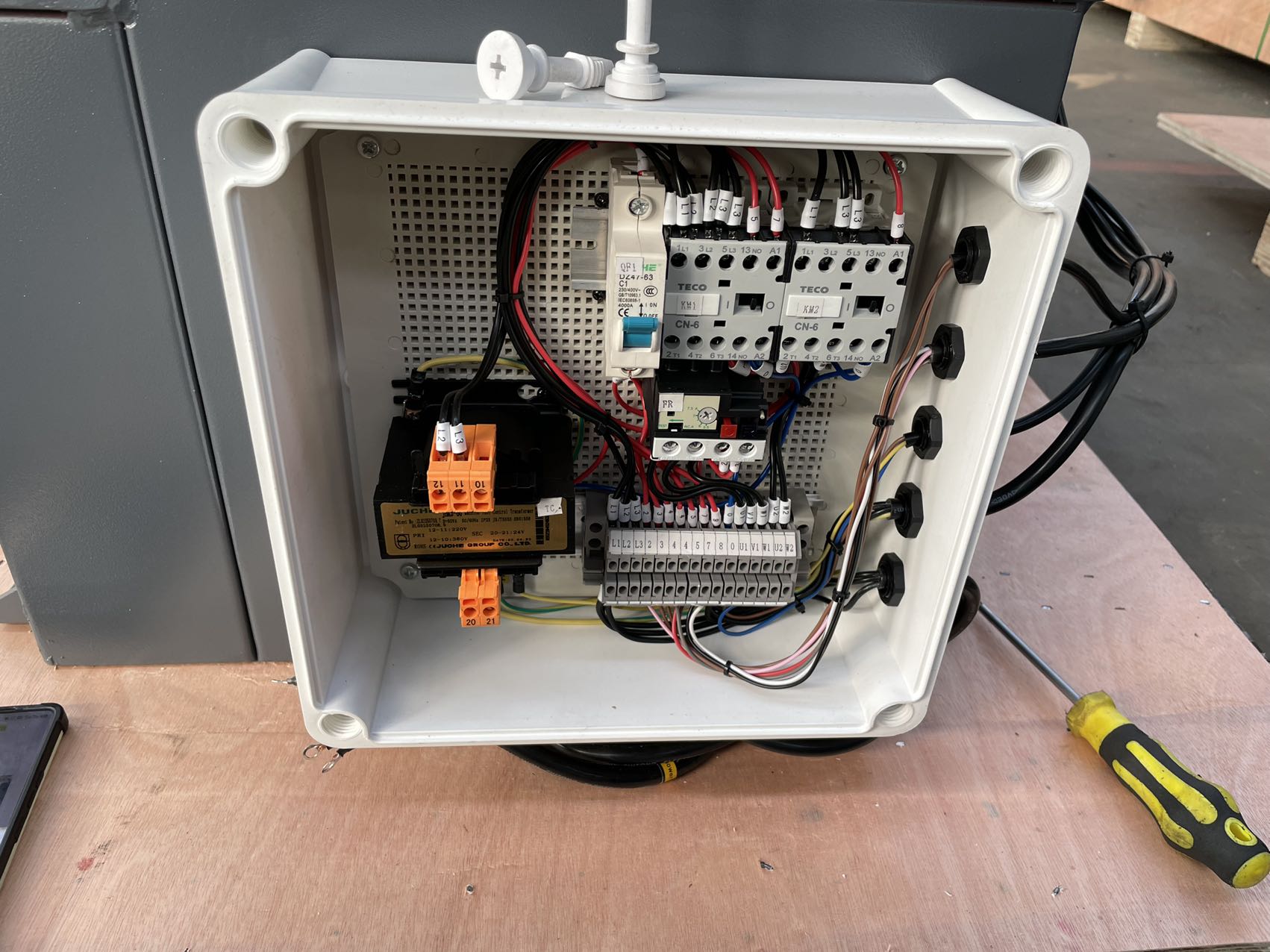 Станок ленточнопильный портативный настольный BS-1018B