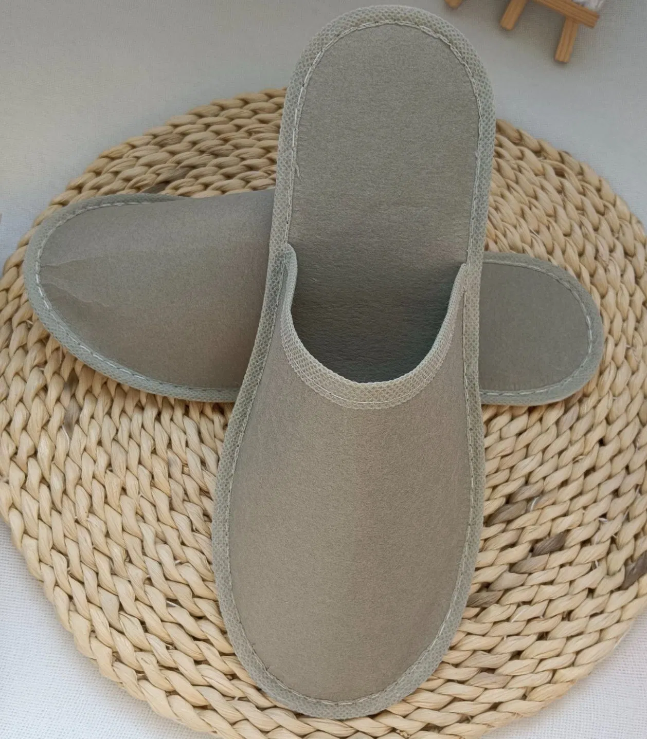 Cheap Degradable Paper Slippers with Pulp Sole Cork Sole Sucrose Sole with Degradable Paper Fabric Disposable Slipper