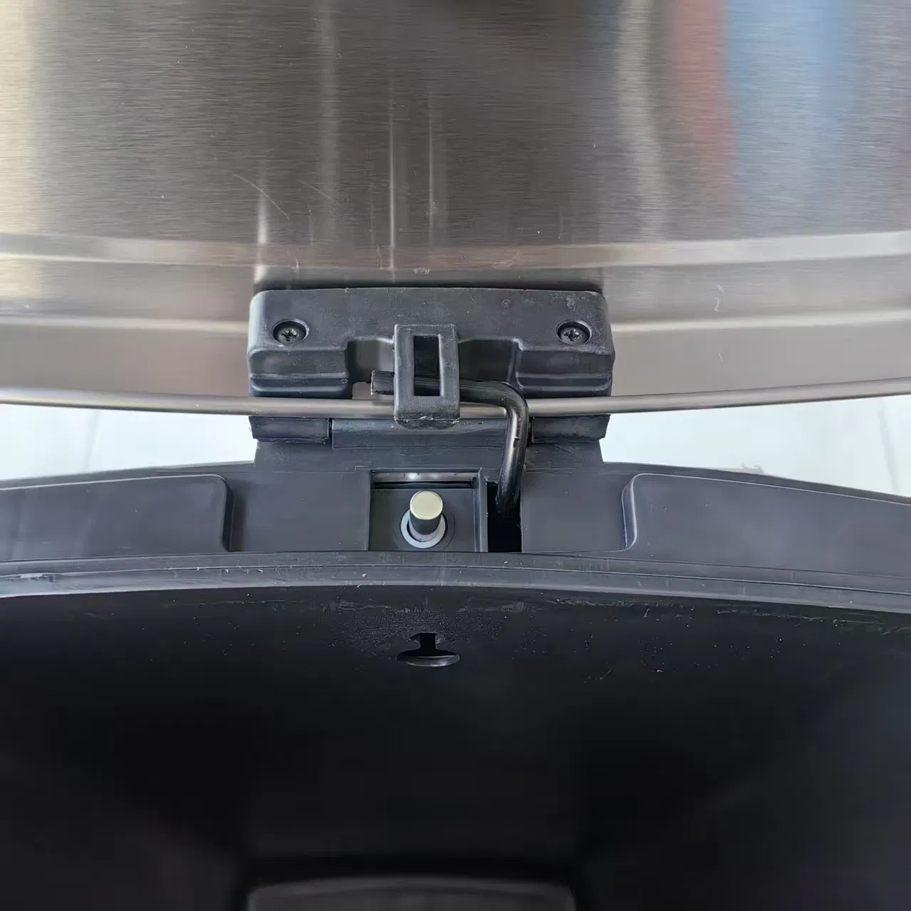 Ножная мусорная урна из нержавеющей стали 90л