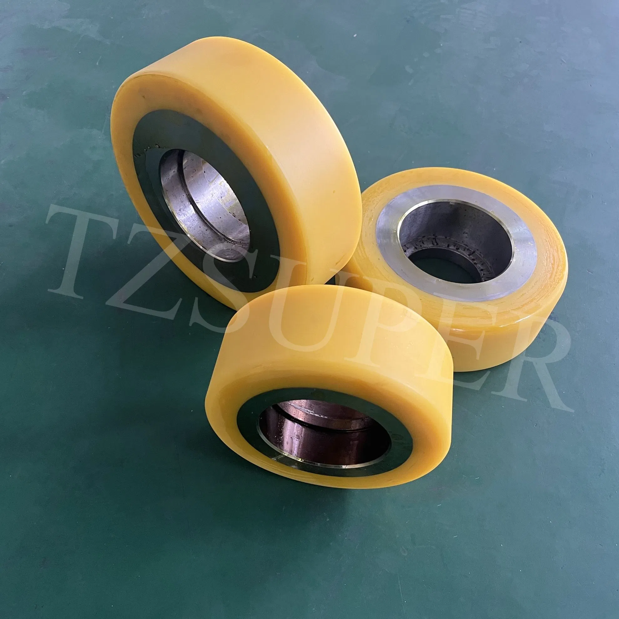China Factory Supply Customized Nylon Roller with Bearing