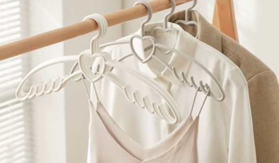 off White/Grey Plastic Hangers an-Ti Slip and Durable