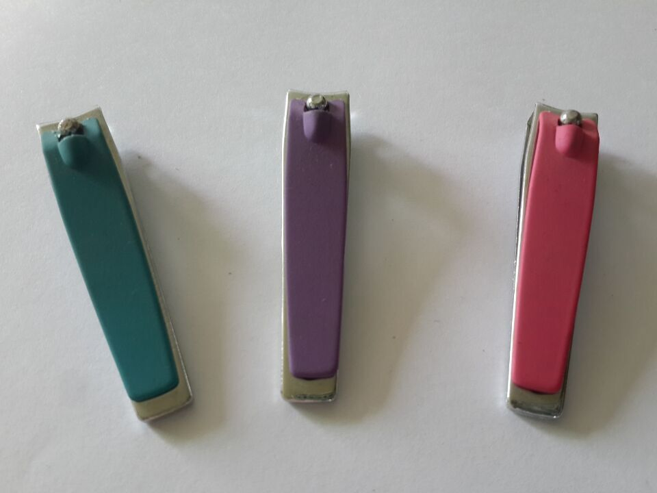 Easy Hold Middle Size Nail Clippers with Smooth Silicone Handle