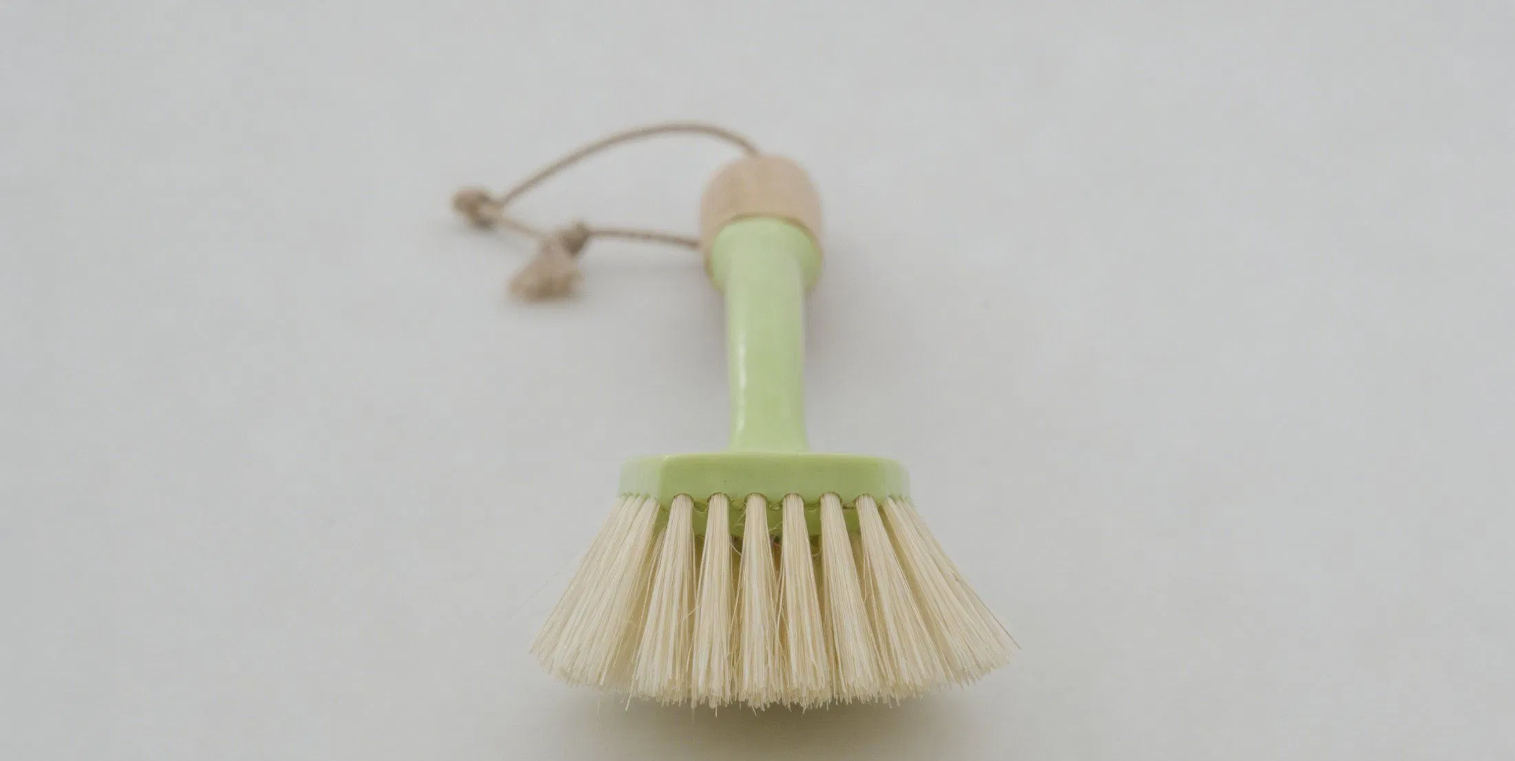 Durable Non-Scratch Dish Brush with Ergonomic Handle Design