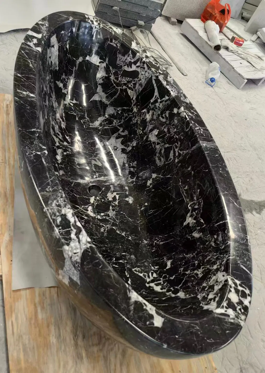 Customized Natural Stone Polished elliptical Black and white Marble Tub for Home/Hotel/House/Resorts/villas Bathroom decoration