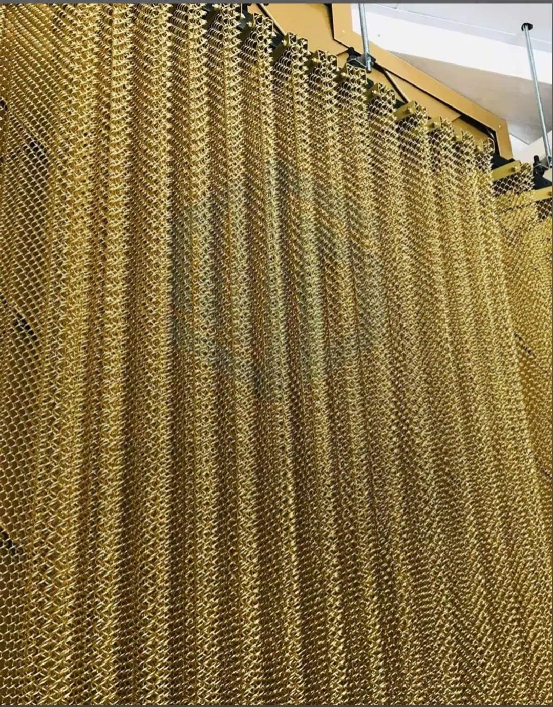 Decorative Metal Wire Chain Mesh for High-End Mall Storefront Facade & Wall Decoration