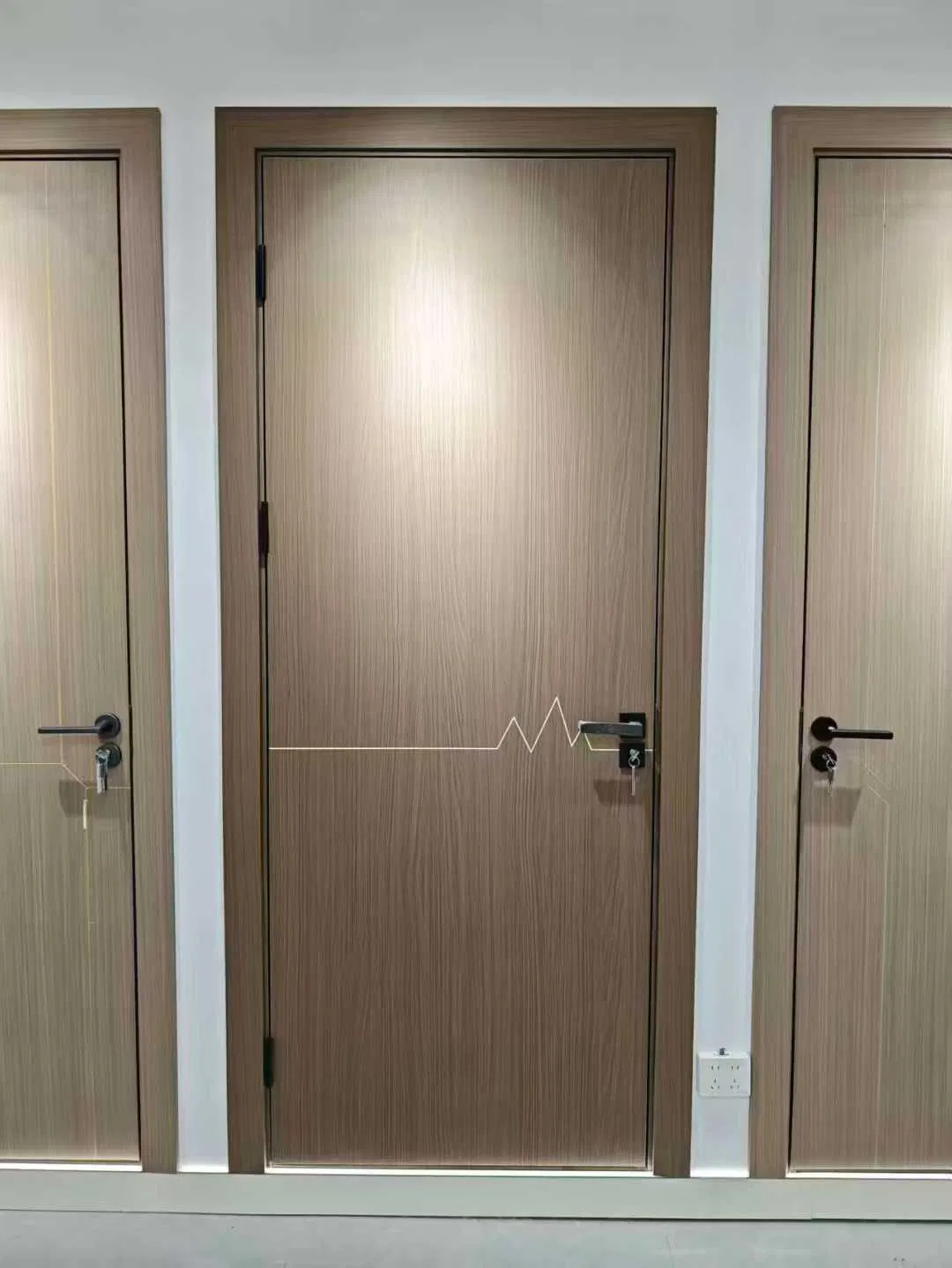 Деревянная входная дверь Win-Star с усилением, на заказ