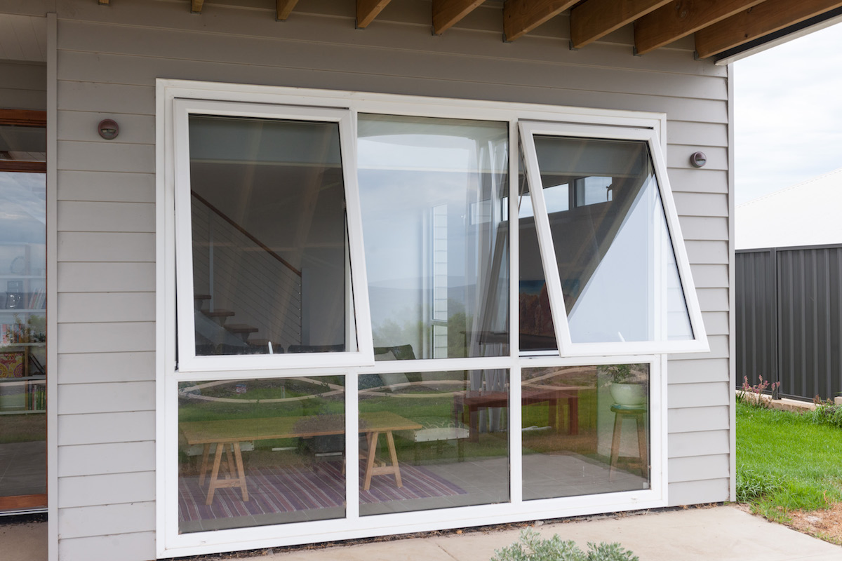 Customized Color Heat Proof Good Quality UPVC Profile Awning Window