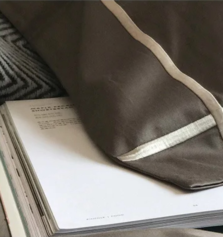 Luxurious Goose Down Comforter with Elegant Silk Cover