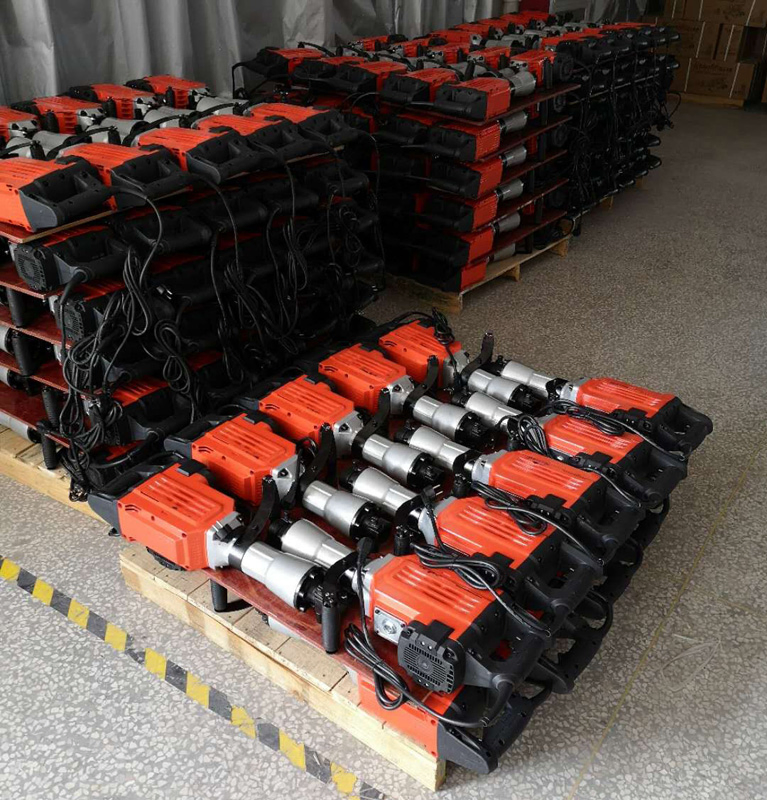 Отбойный молоток Tolhit 1700W DH95A