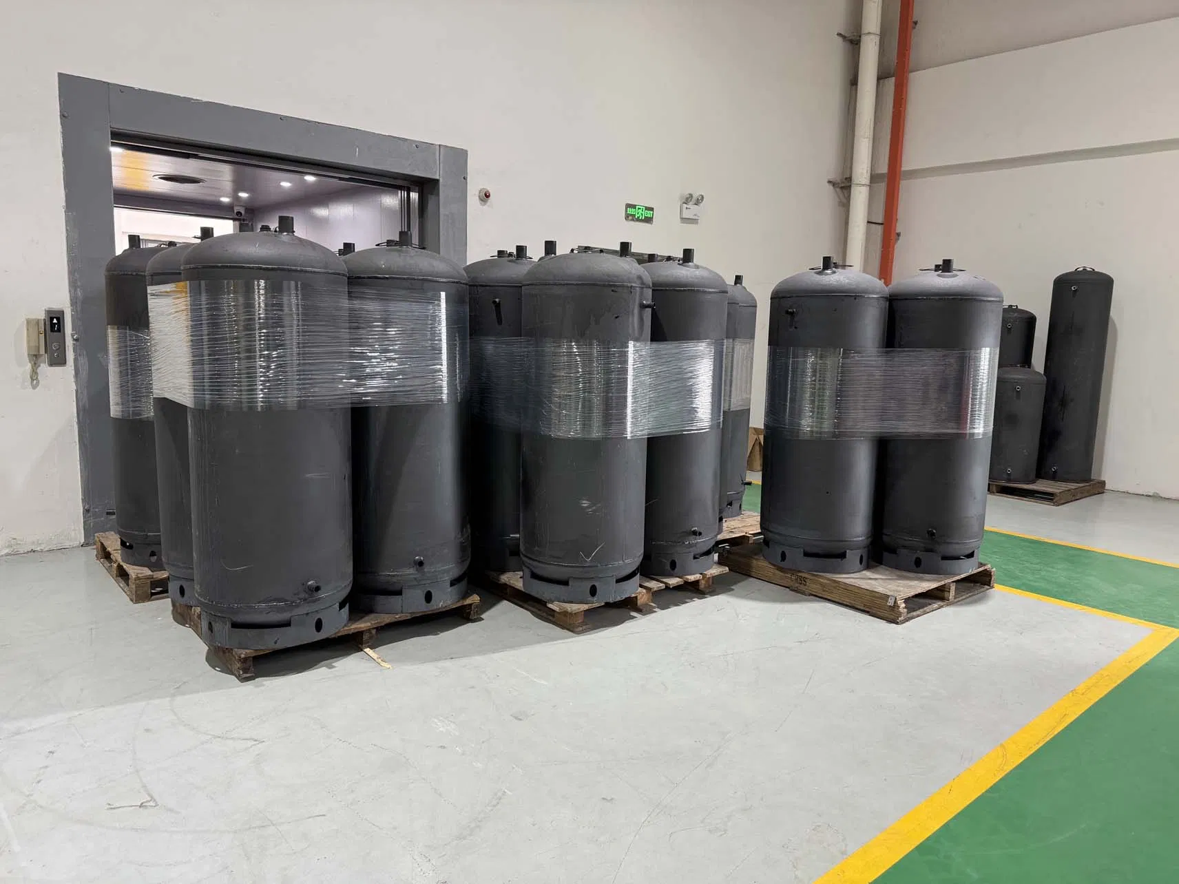 Freestanding Hot Water Storage Tank