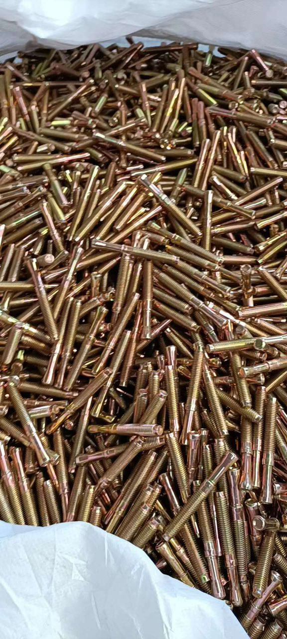 Chinese Manufactured Wedge Anchor Bolt as Yellow Zinc Plated Stud Anchor as Fastener Power Bolt for Fitting & Hardware