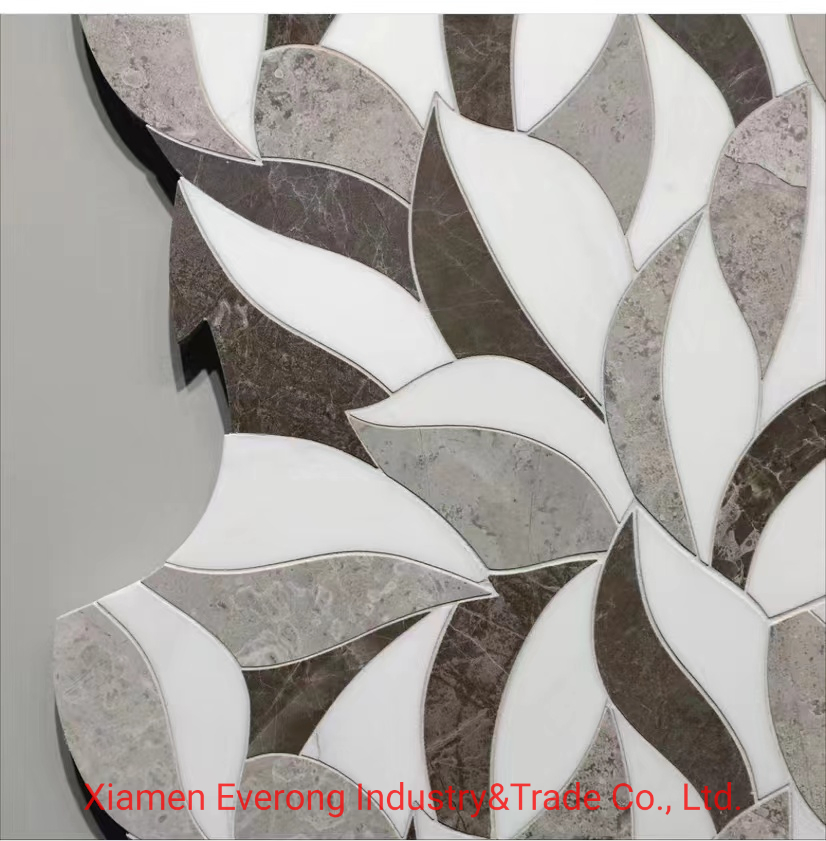 Мозаика из мрамора «Цветок» бело-серая для ванной и кухни